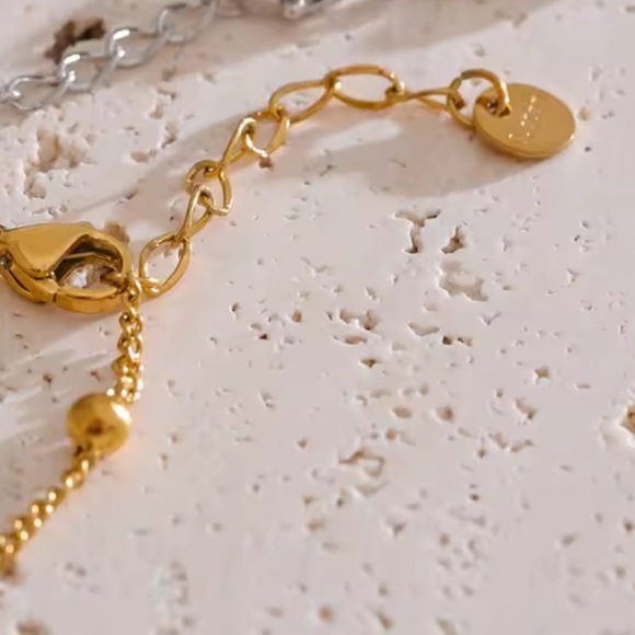 Hand Chain 18K Gold Plated Stainless Steel 
 Wrist Chain with Finger Fashion - Picture 8 of 15